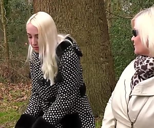 Две блондинки лесбиянки дамы, наслаждающиеся лижут киску